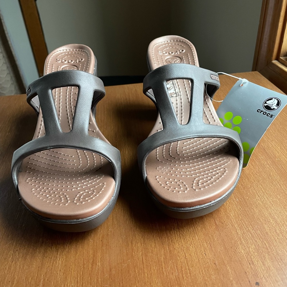 NWT Crocs Size 9 Wedge Sandals Cyprus 2 Espresso Bronze Slip-On Strappy Shoe